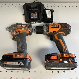 Ridgid 2pc 18v set (Drill/Driver) two batteries/charger 