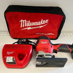 Milwaukee M12 Jigsaw with battery/charger in case