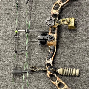 Quest G5 Compound Bow With Tru Glo Sights