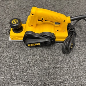 Dewalt 5.5 Amp Corded 3-1/4 in Portable Handheld Planer