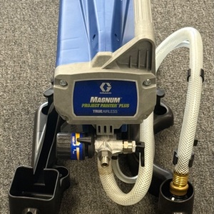 GRACO AIRLESS PAINT SPRAYER IN BOX WITH HOSE AND GUN